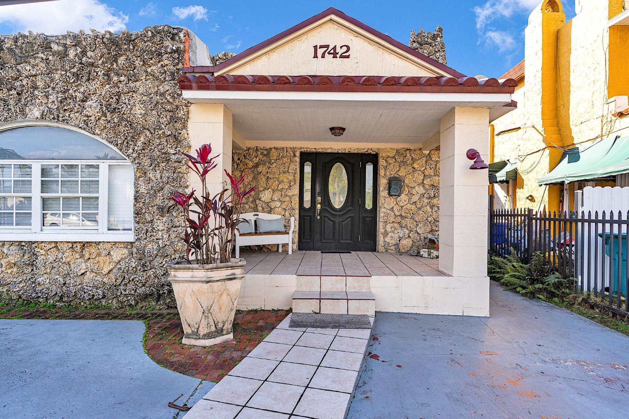Private Room In Little Havana 마이애미 외부 사진